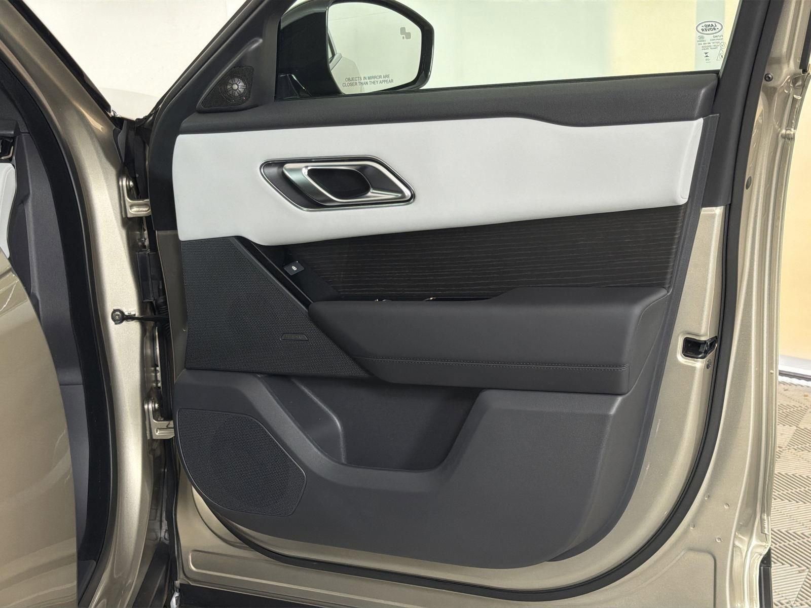 New 2026 Land Rover Range Rover Velar S image 32