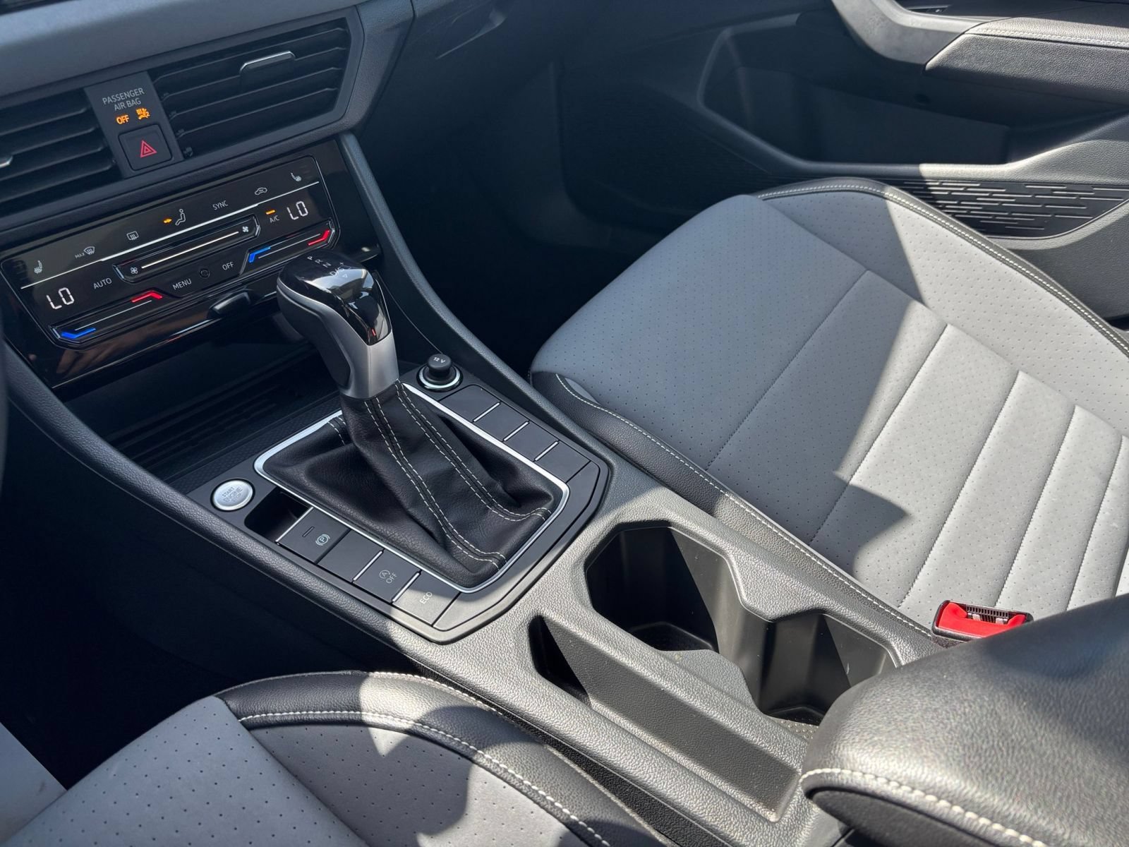 Used 2025 Volkswagen Jetta SE FWD image 42