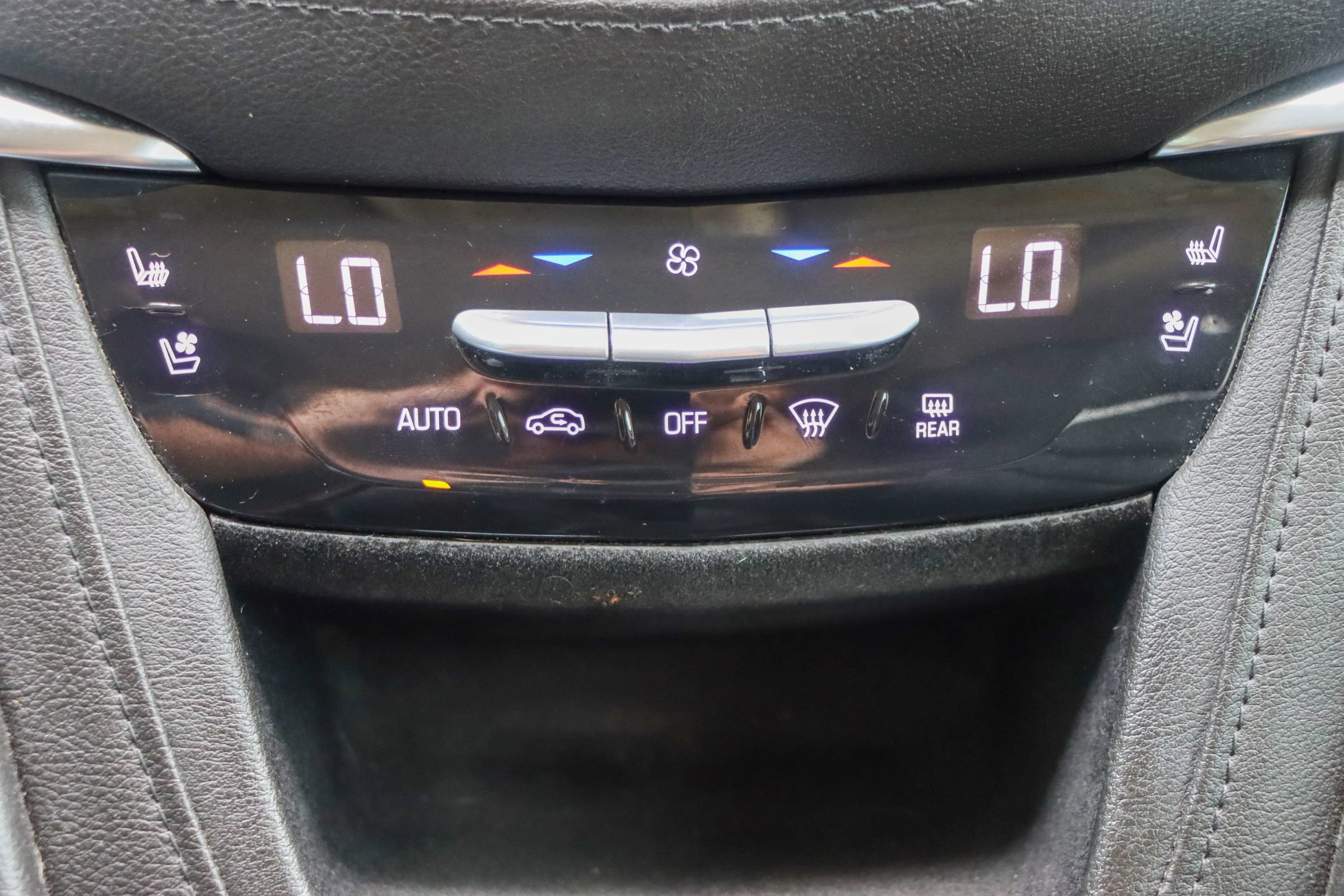 Used 2018 Cadillac XT5 Premium Luxury FWD image 38