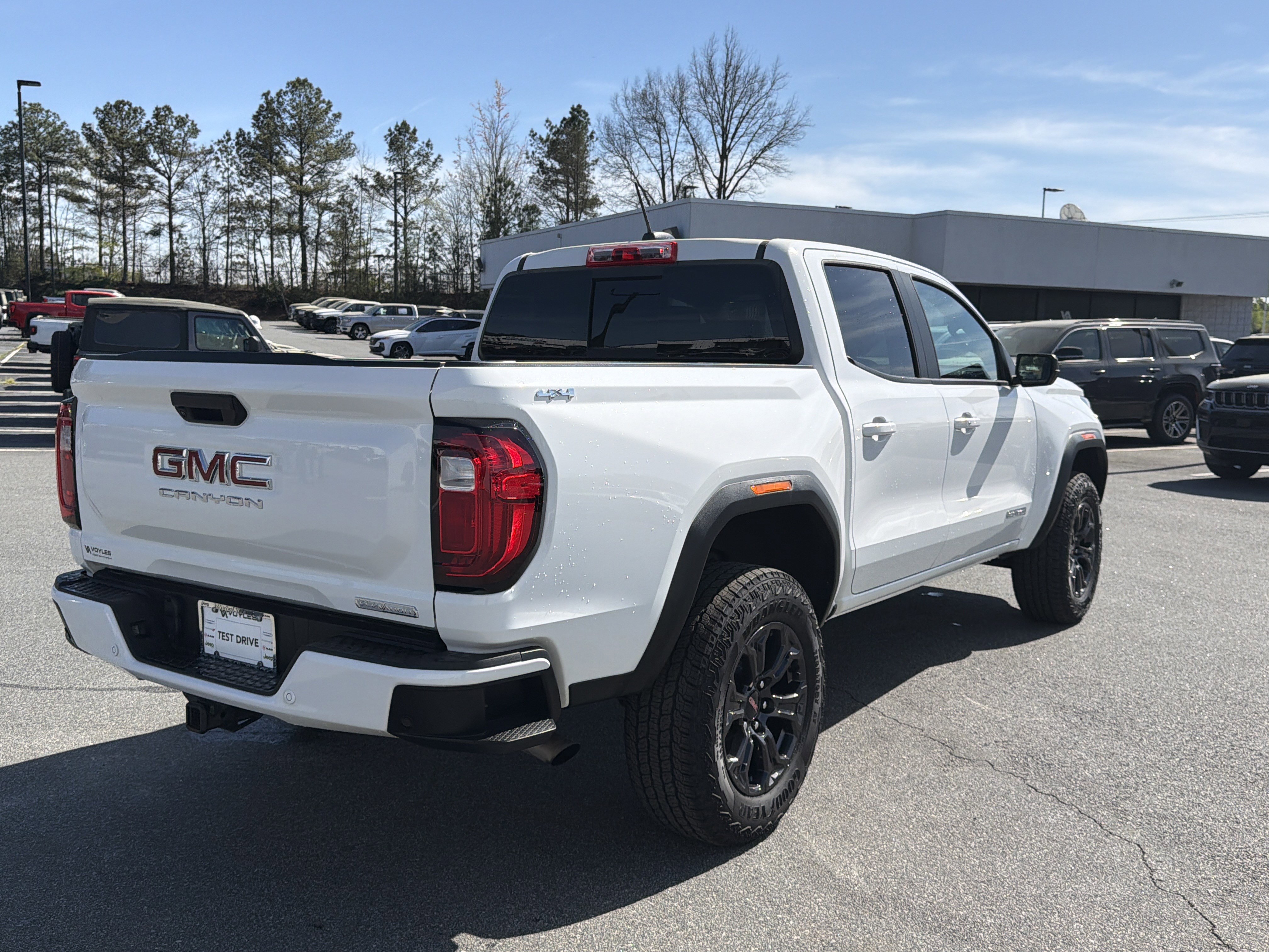 Used 2025 GMC Canyon Elevation AWD/4WD image 8