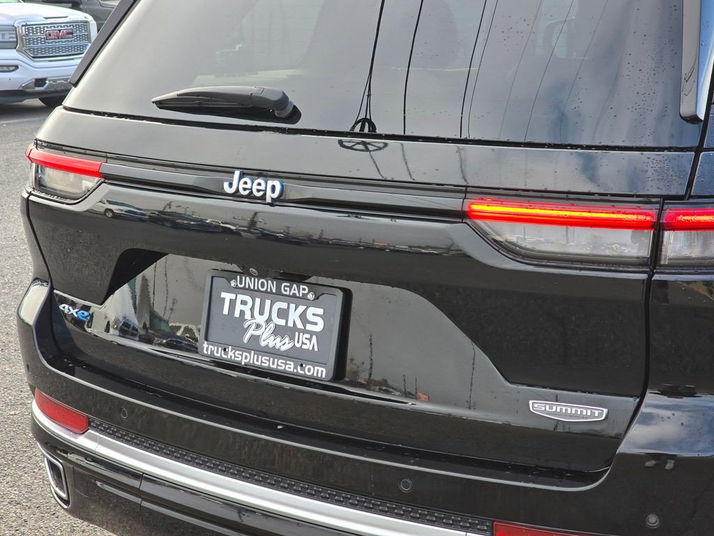 Used 2022 Jeep Grand Cherokee Summit w/ Advanced Protech Group IV AWD/4WD image 13