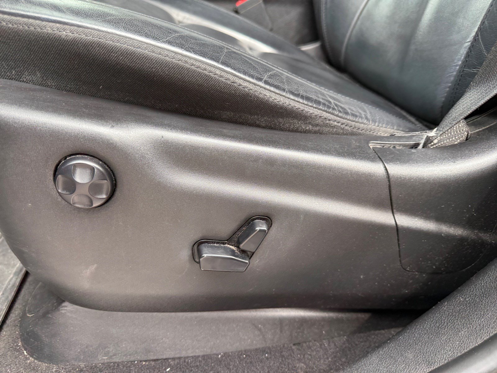 Used 2019 Jeep Grand Cherokee Limited AWD/4WD image 14