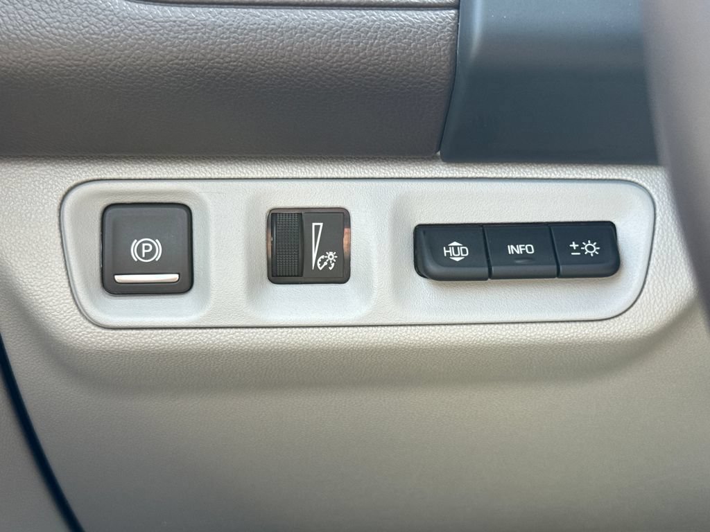 Certified 2023 GMC Acadia SLT w/ Technology Package AWD/4WD image 32