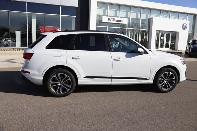 Used 2025 Audi Q7 2.0T Premium w/ Convenience Plus Package AWD/4WD image 2