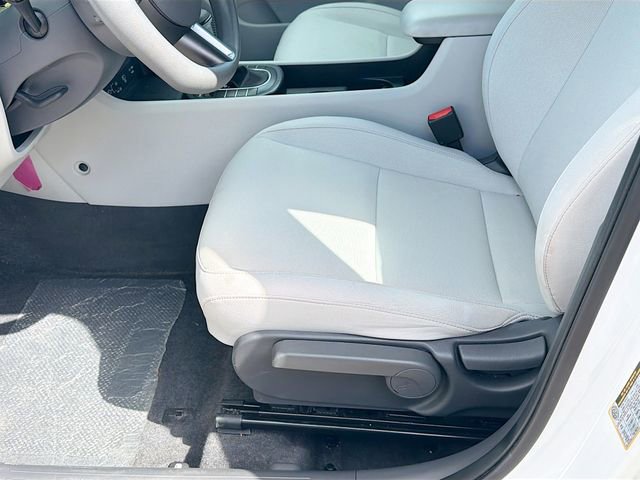 Used 2024 Hyundai Kona SE image 19