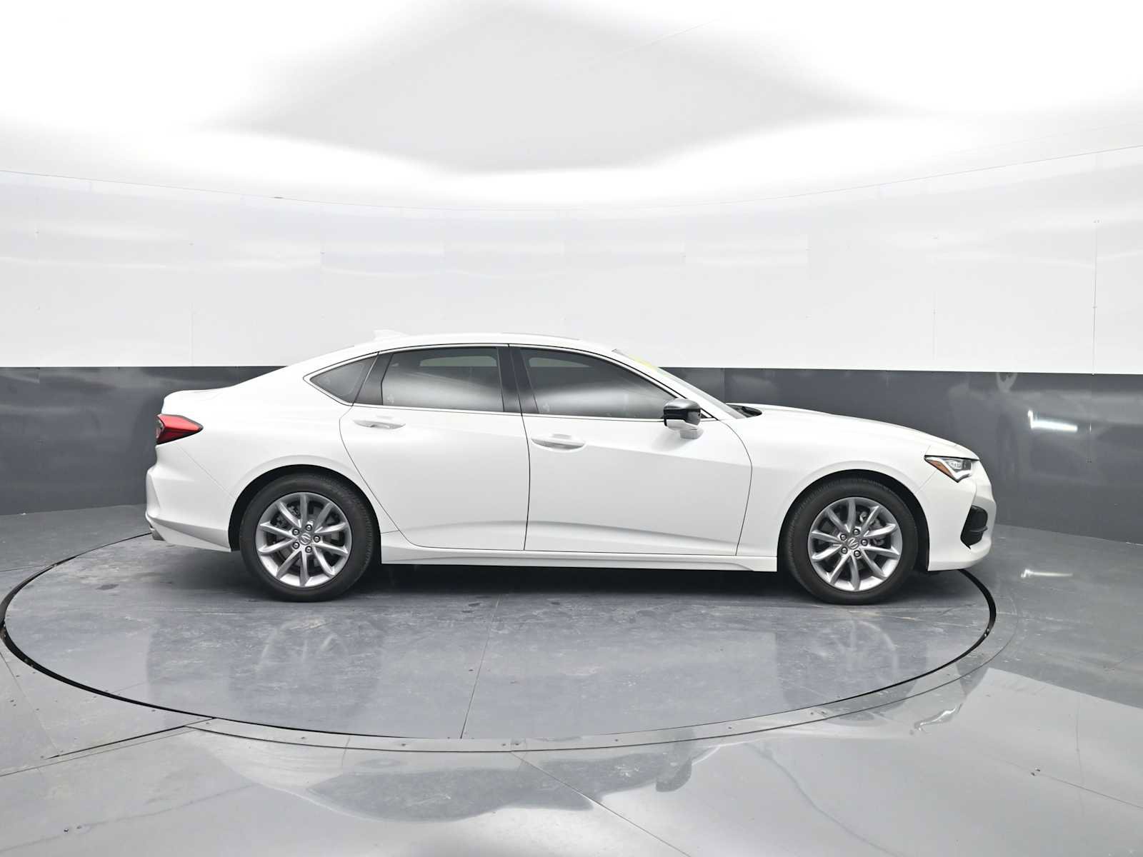 Used 2023 Acura TLX image 9