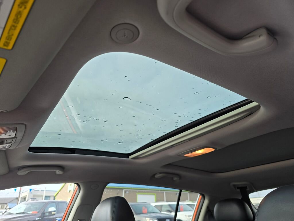 Used 2011 Kia Sportage SX w/ Premium Pkg w/Leather Seats image 22