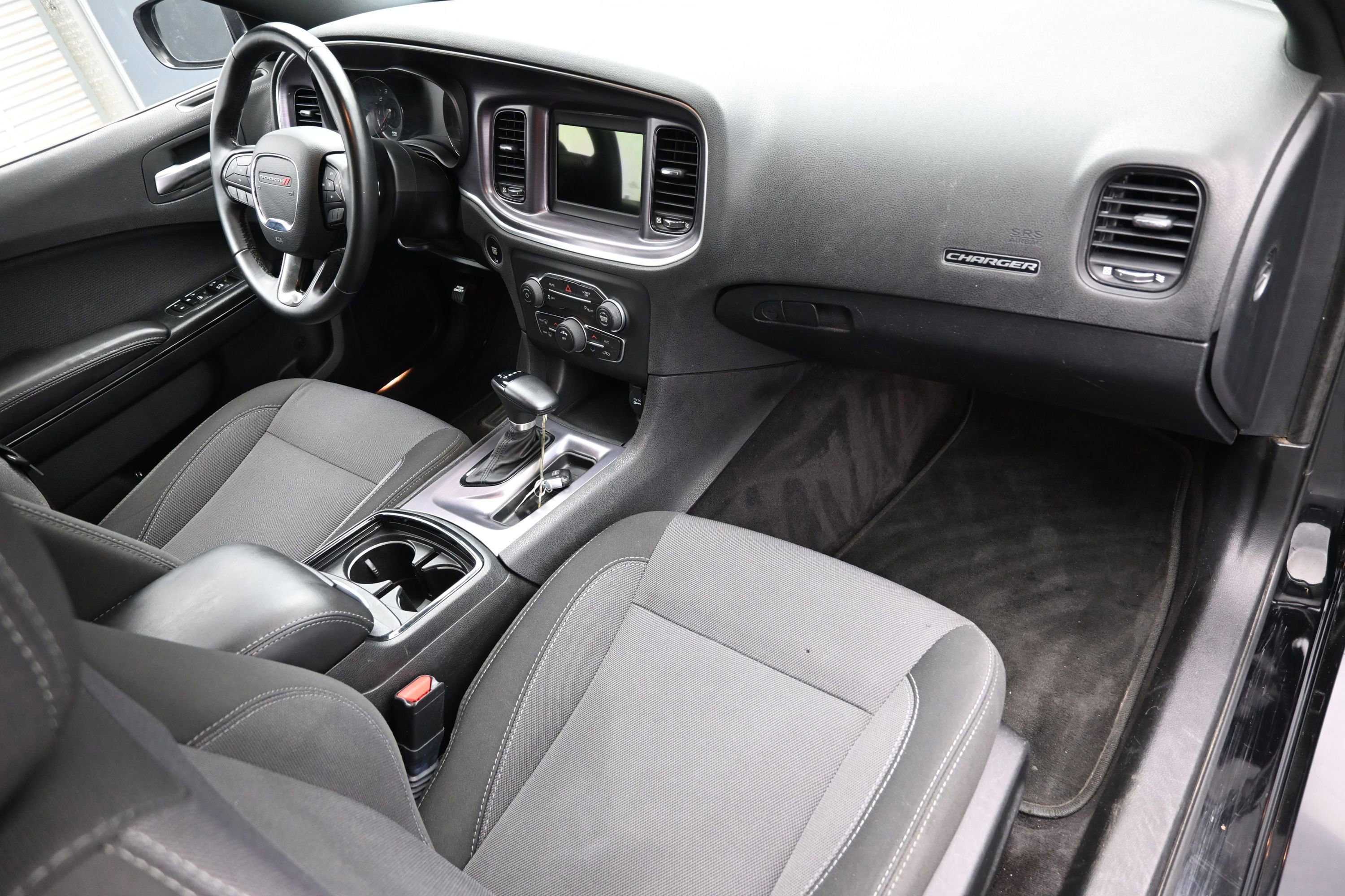 Used 2018 Dodge Charger SXT w/ Blacktop Package RWD image 39