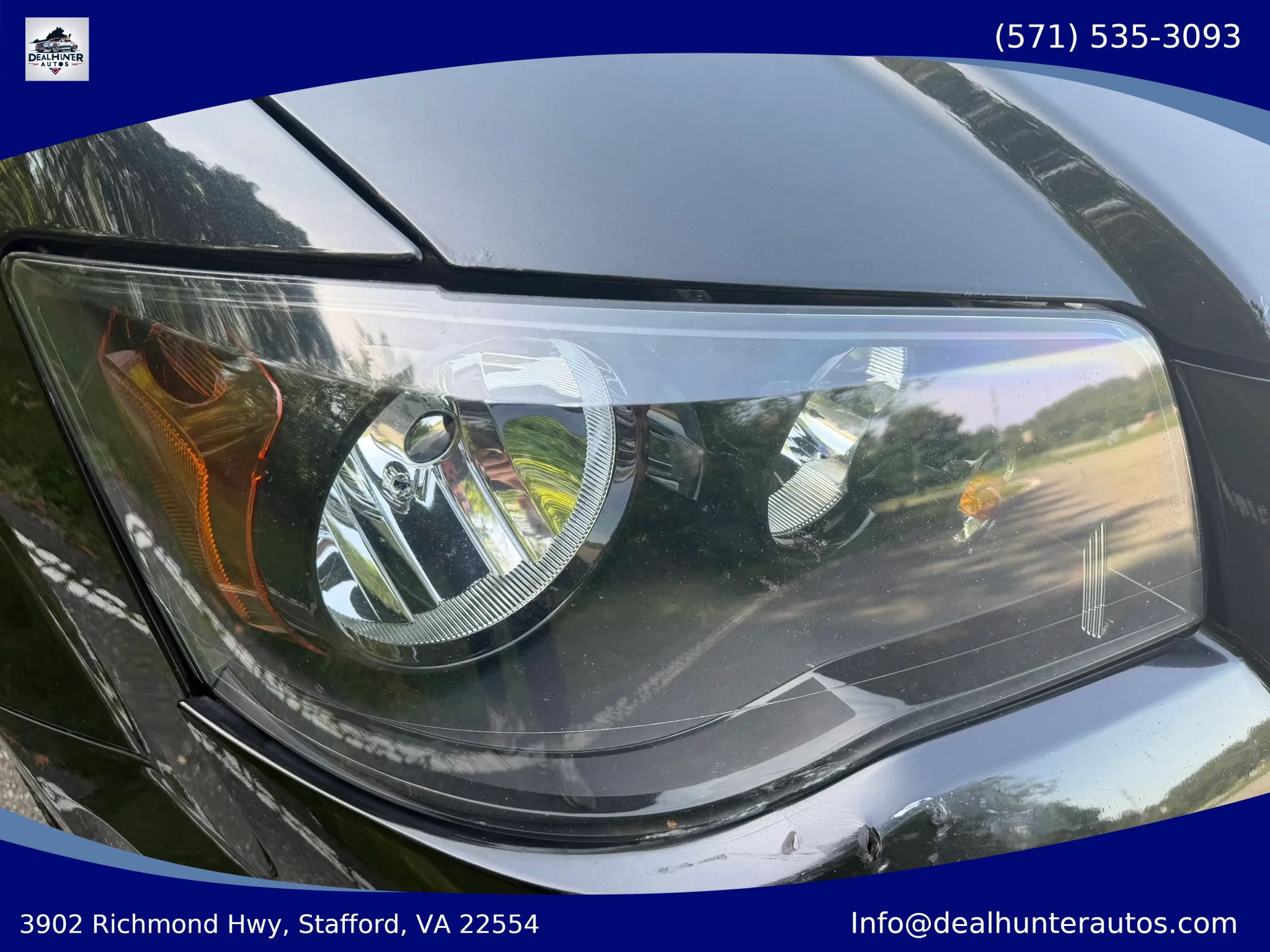 Used 2015 Chrysler Town & Country S FWD image 4