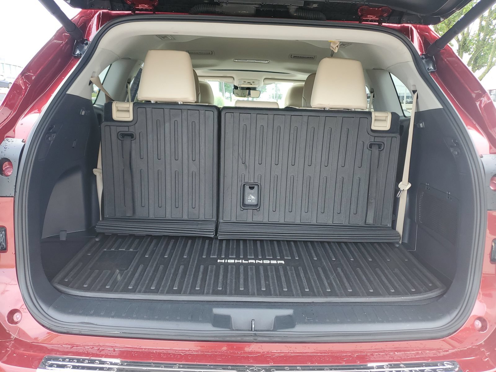 Certified 2024 Toyota Highlander XLE AWD/4WD image 9