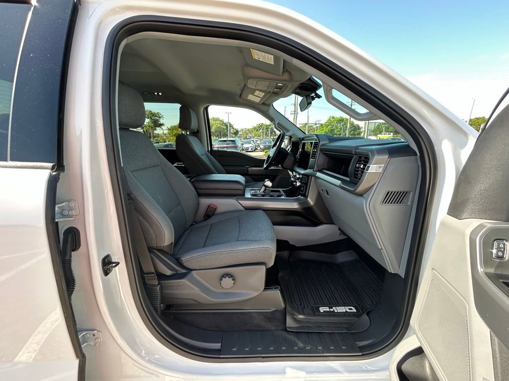 Used 2025 Ford F150 Lightning XLT AWD/4WD image 49