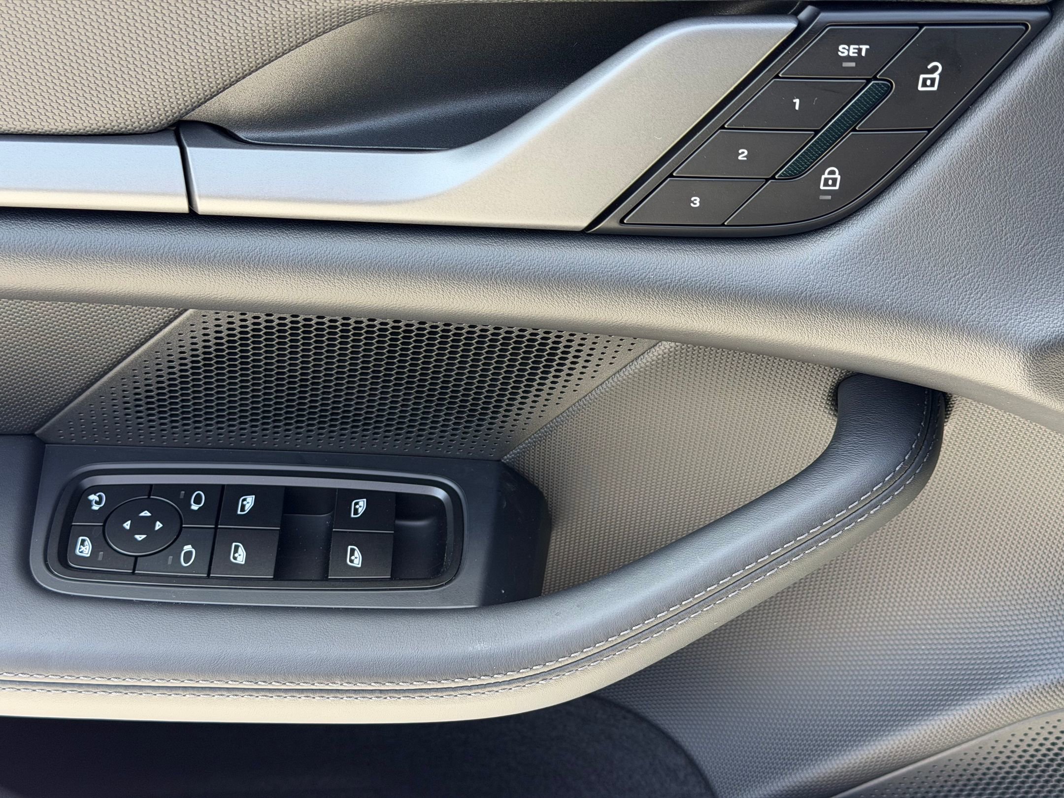 New 2026 Porsche Taycan 4S image 28