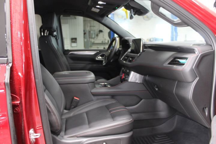 Used 2024 Chevrolet Suburban RST w/ Luxury Package AWD/4WD image 15