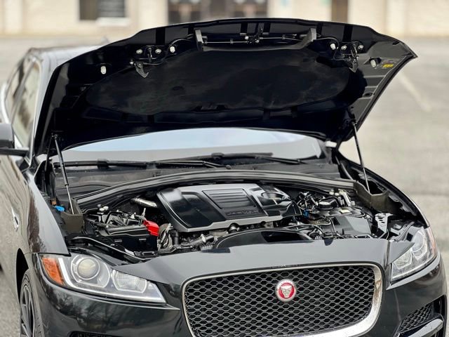 Used 2020 Jaguar F-PACE Premium image 46