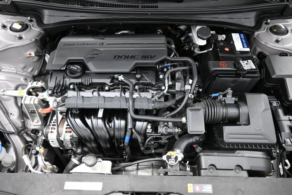 Used 2022 Hyundai Elantra Limited FWD image 20