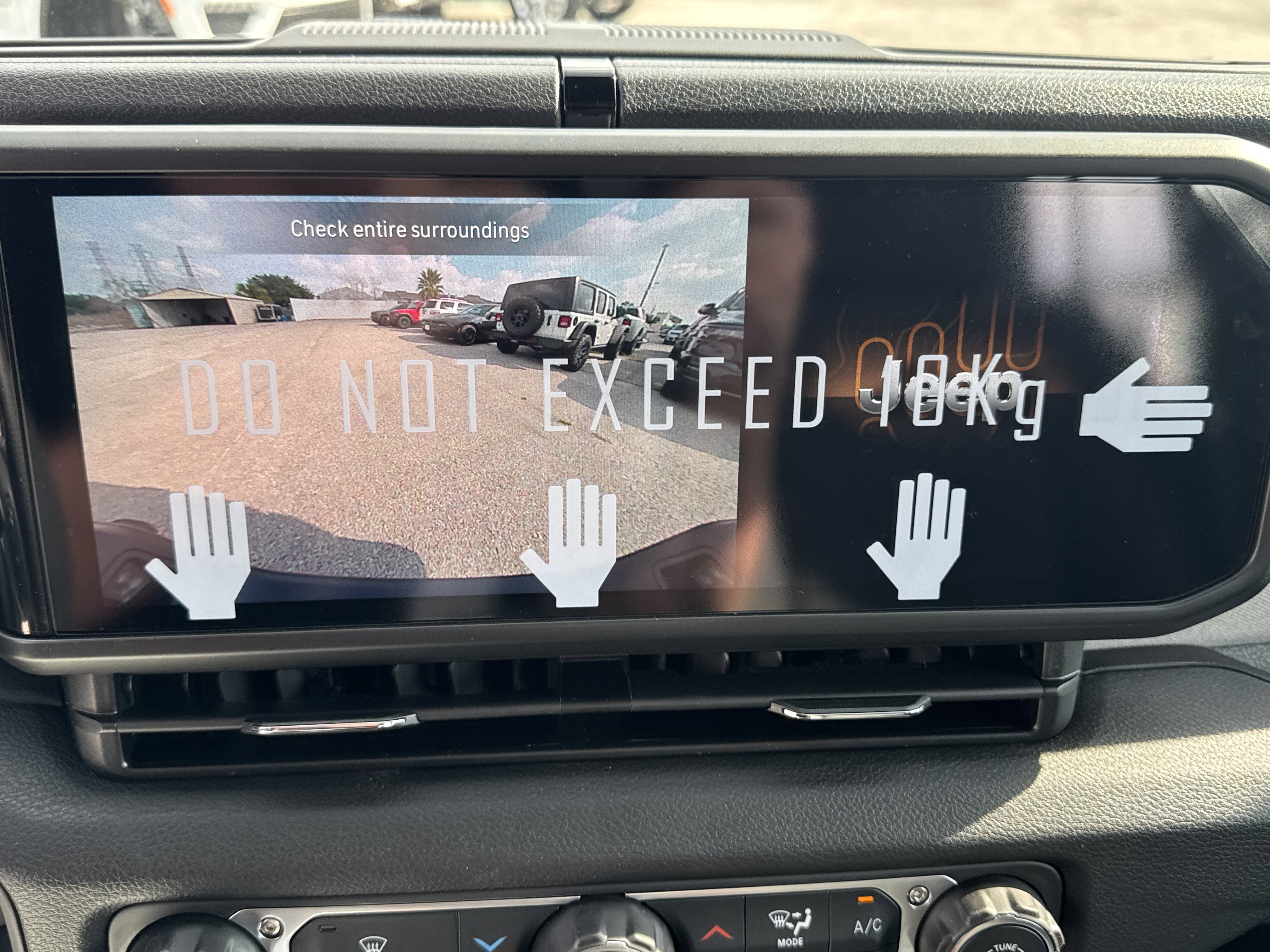 New 2026 Jeep Gladiator Sport AWD/4WD image 18