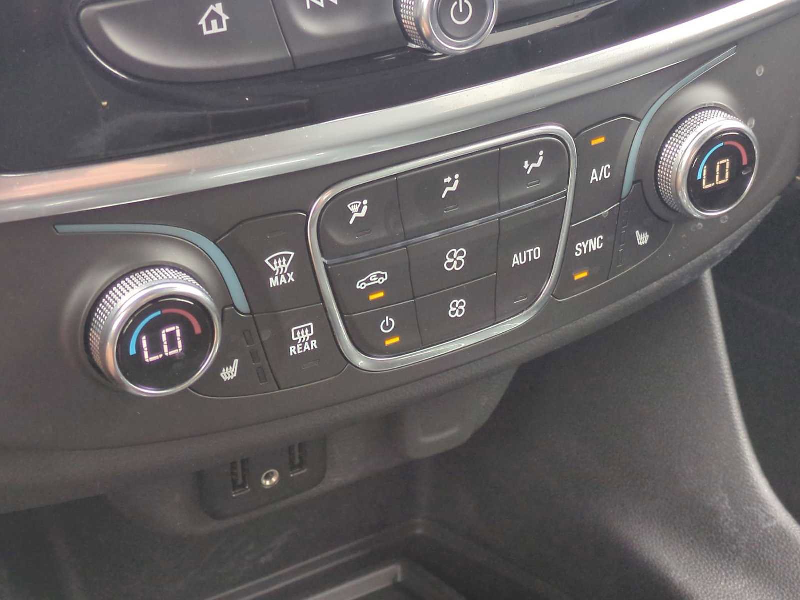 Used 2024 Chevrolet Traverse LT image 18