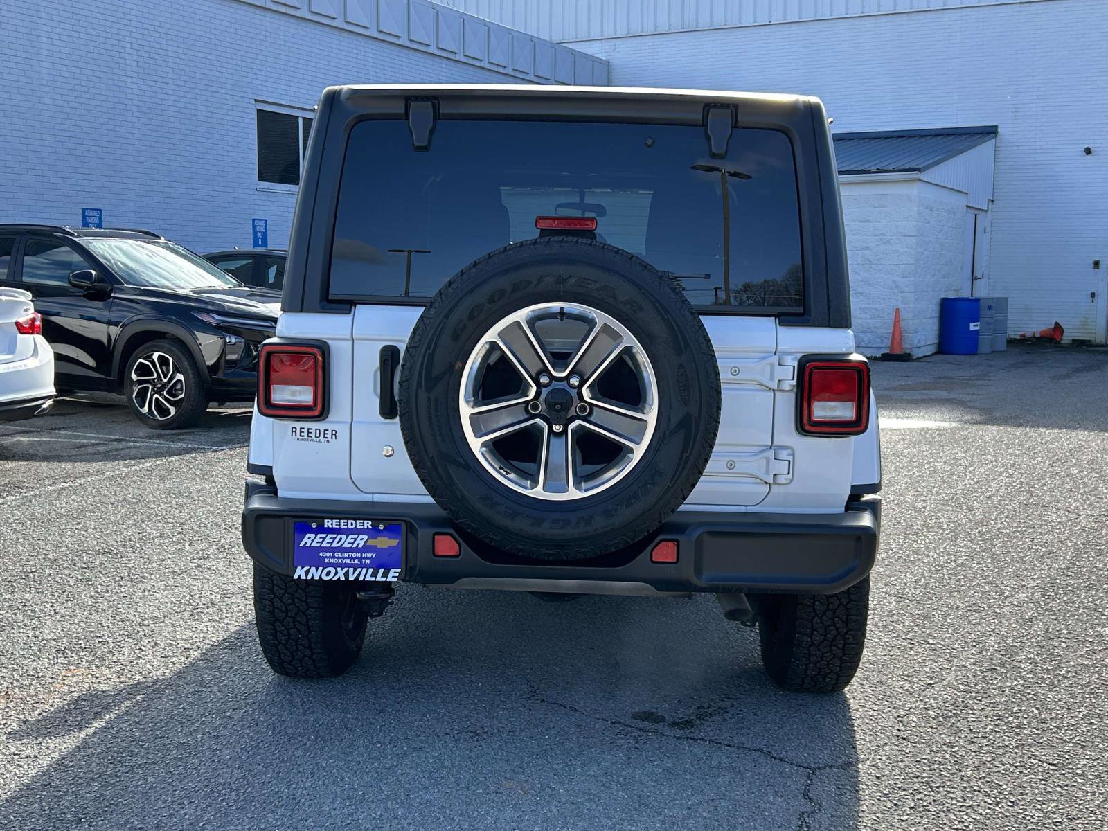 Used 2018 Jeep Wrangler Unlimited Sahara image 4