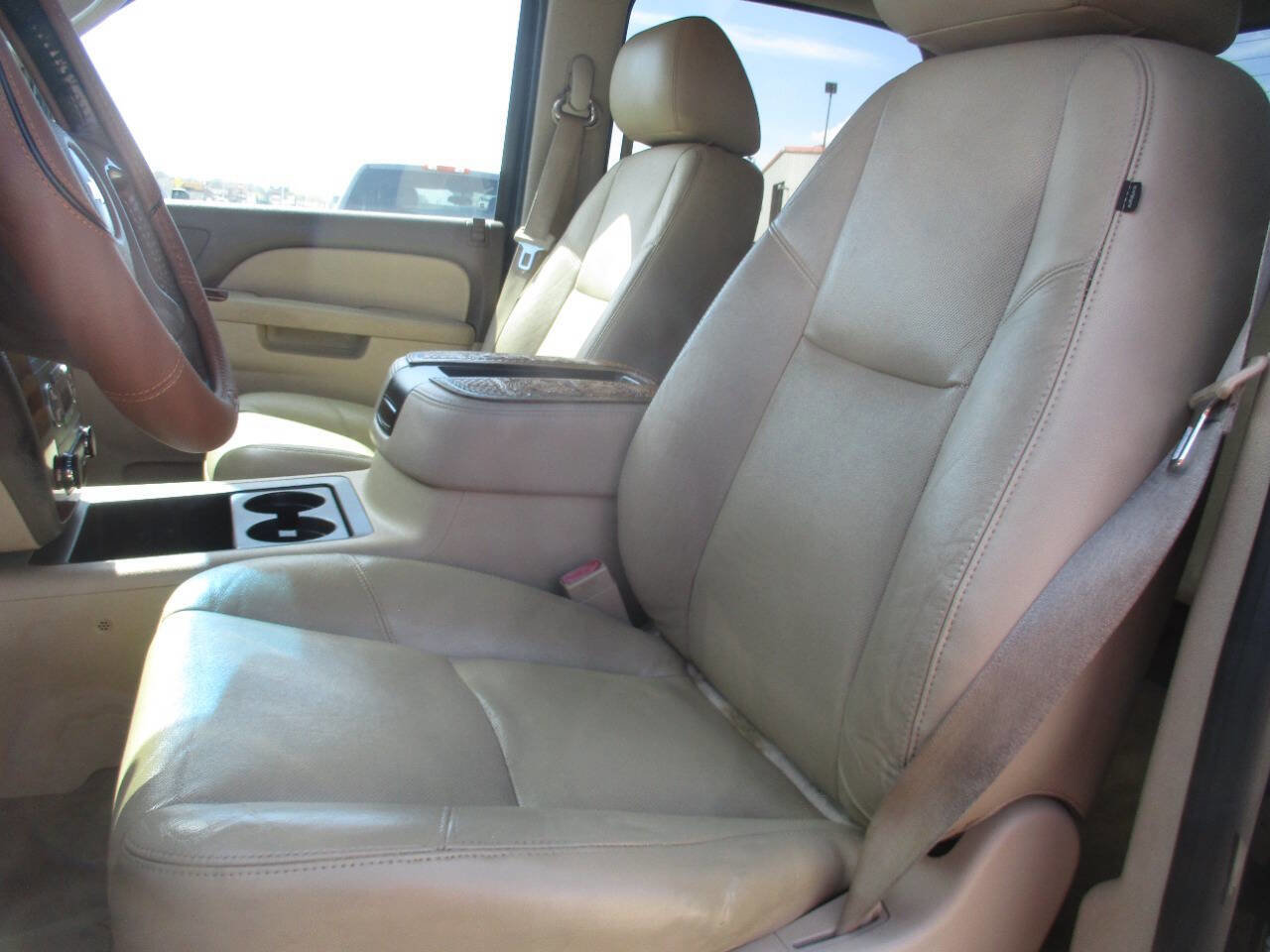 Used 2013 Chevrolet Silverado 2500 LTZ w/ LTZ Plus Package image 17