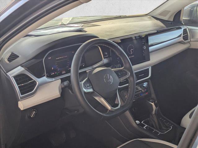 Used 2025 Volkswagen Taos SE image 10