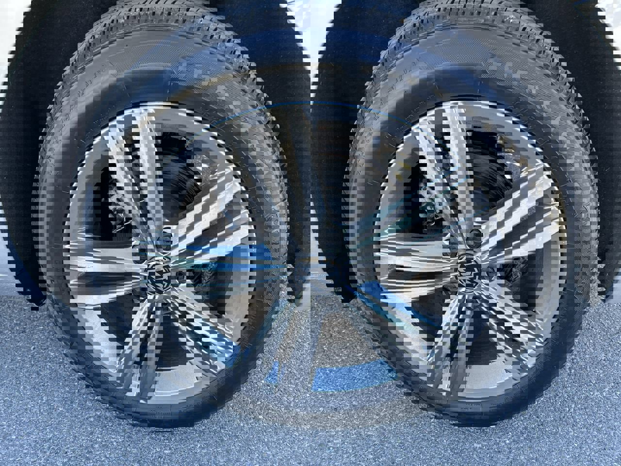 Used 2023 Volkswagen Jetta SE image 9