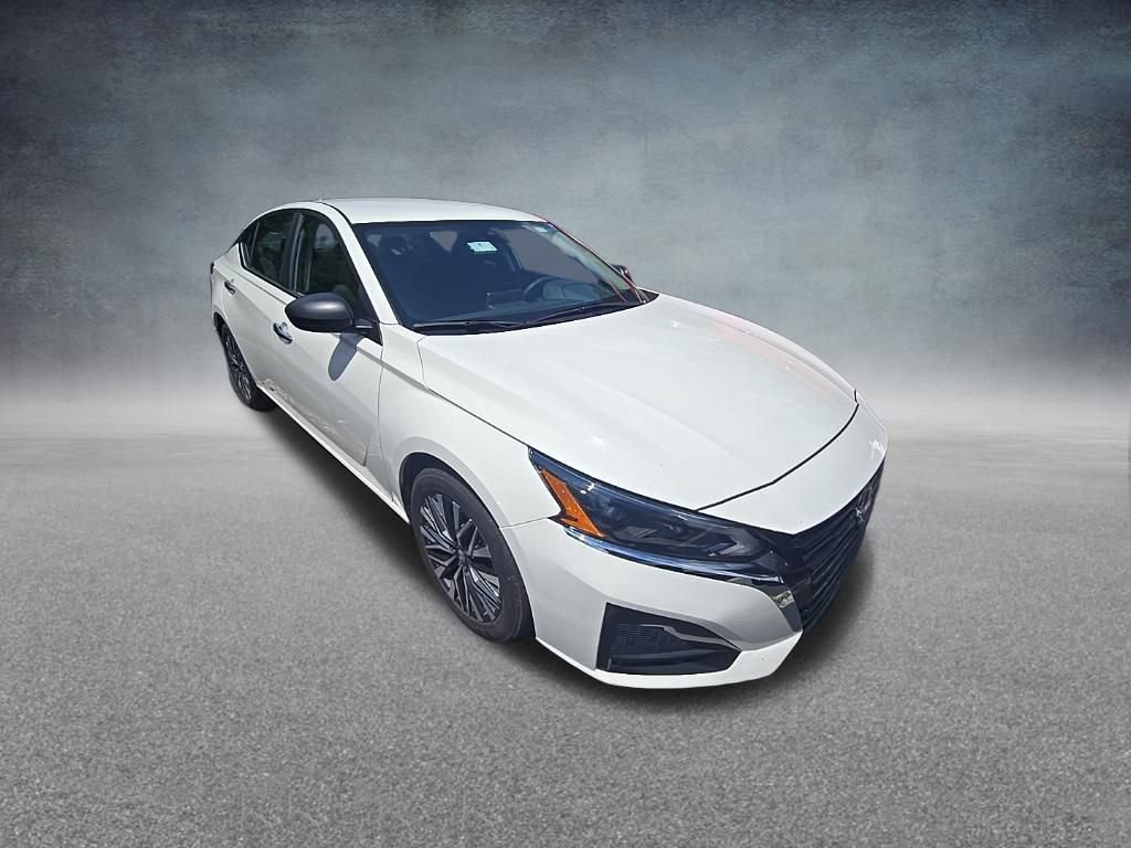 Used 2025 Nissan Altima 2.5 SV FWD image 8
