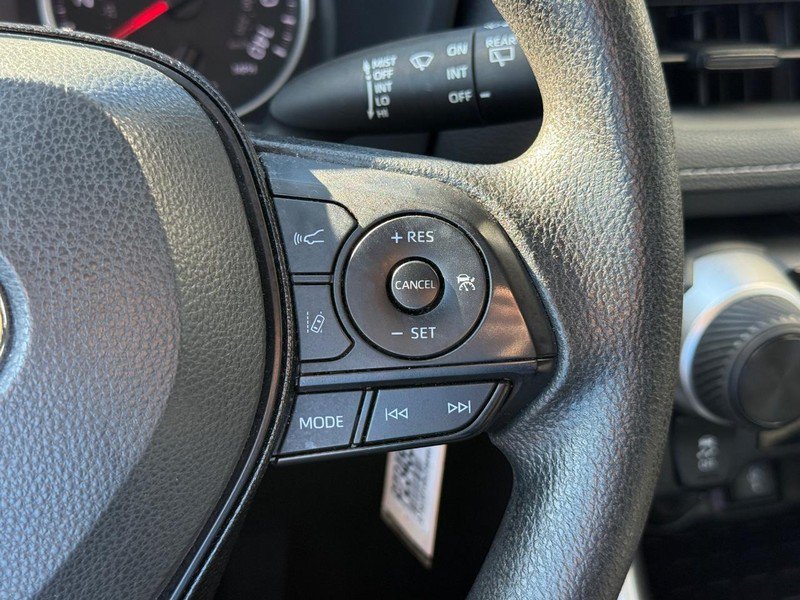 Used 2021 Toyota RAV4 LE AWD/4WD image 21