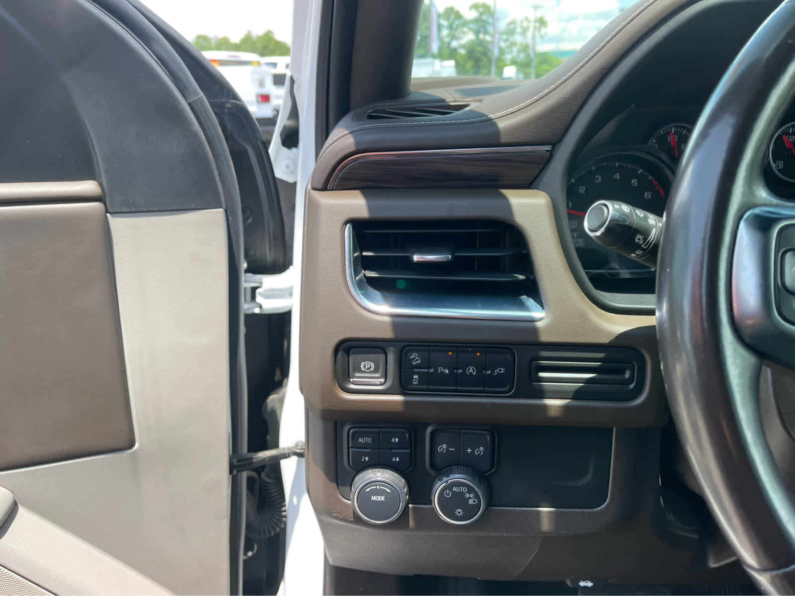 Used 2021 Chevrolet Tahoe Z71 AWD/4WD image 14
