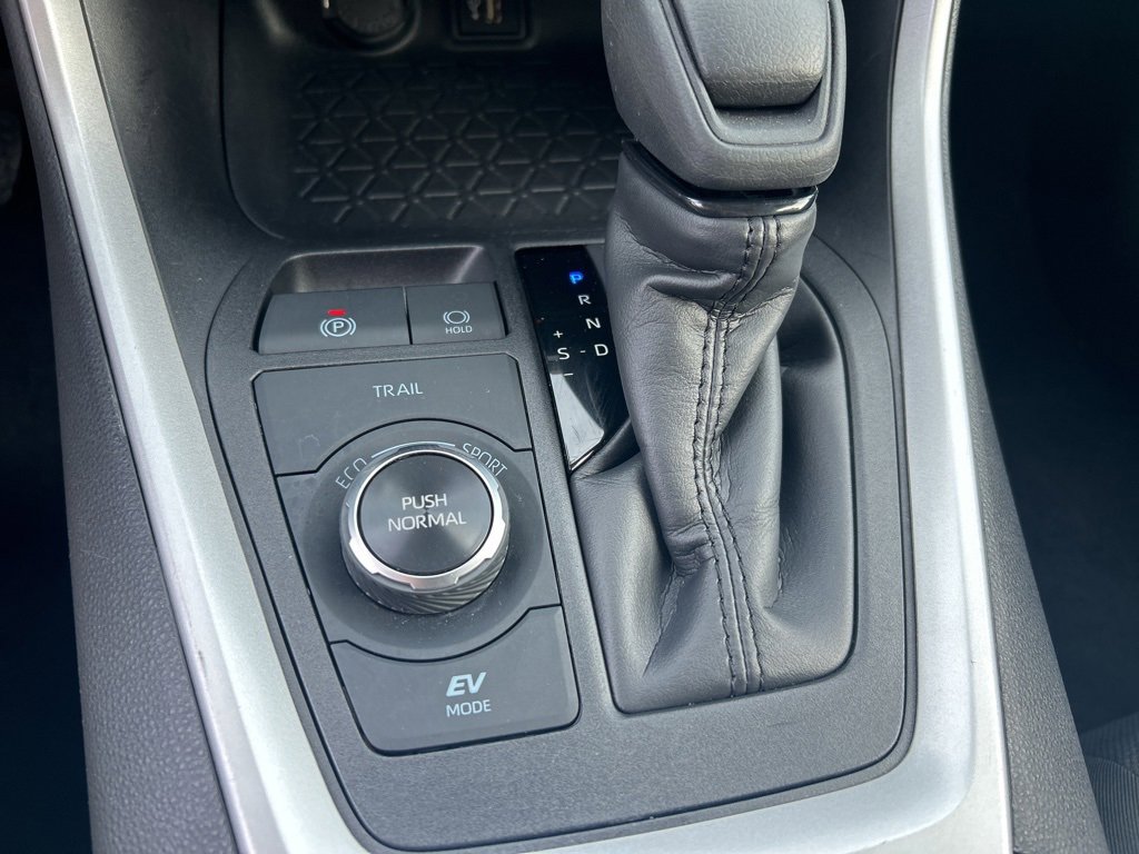 Used 2025 Toyota RAV4 XLE image 25