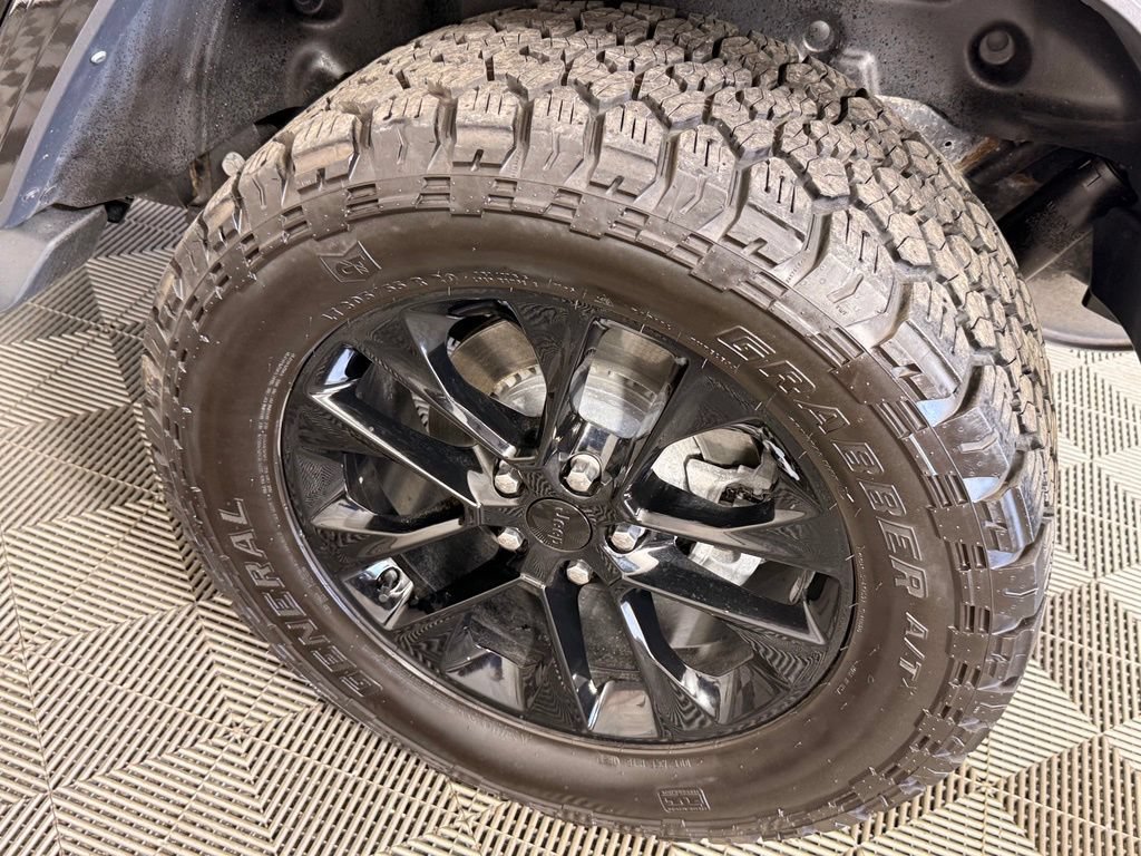 Used 2022 Jeep Wrangler Unlimited Sahara AWD/4WD image 16