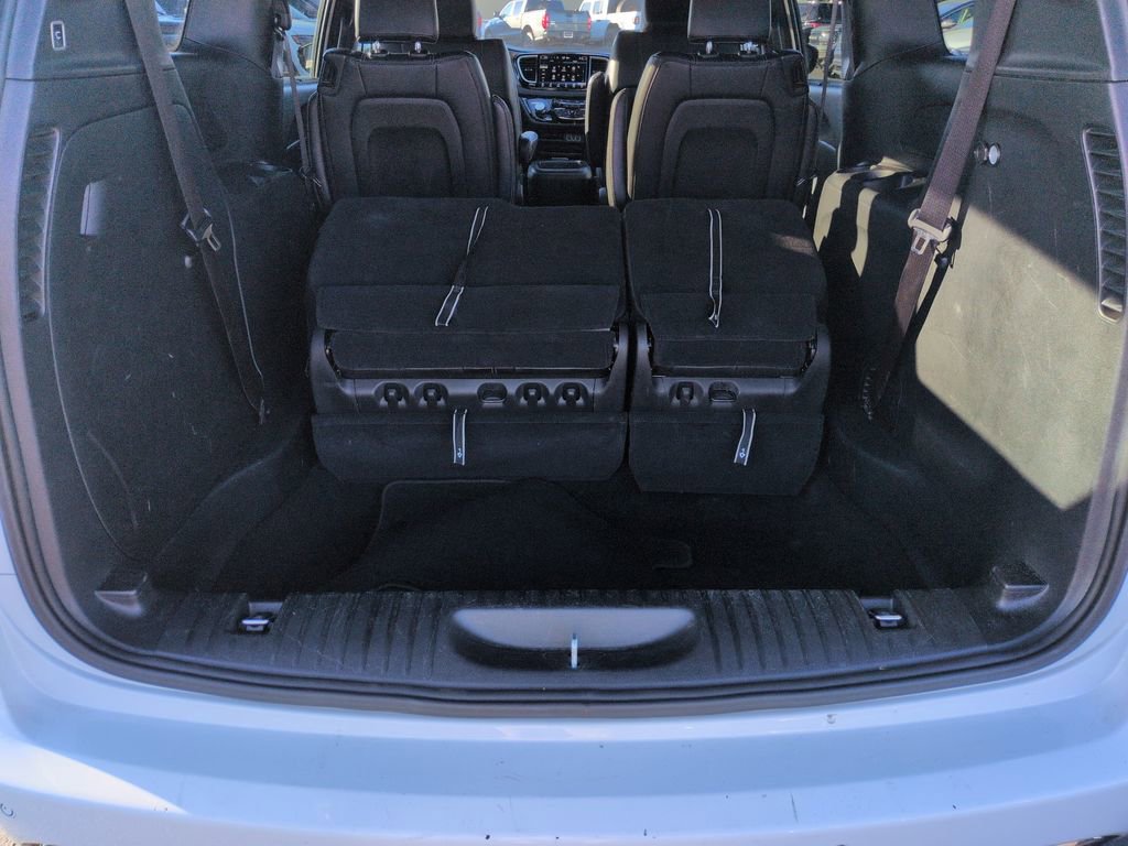 Used 2025 Chrysler Pacifica Select FWD image 23