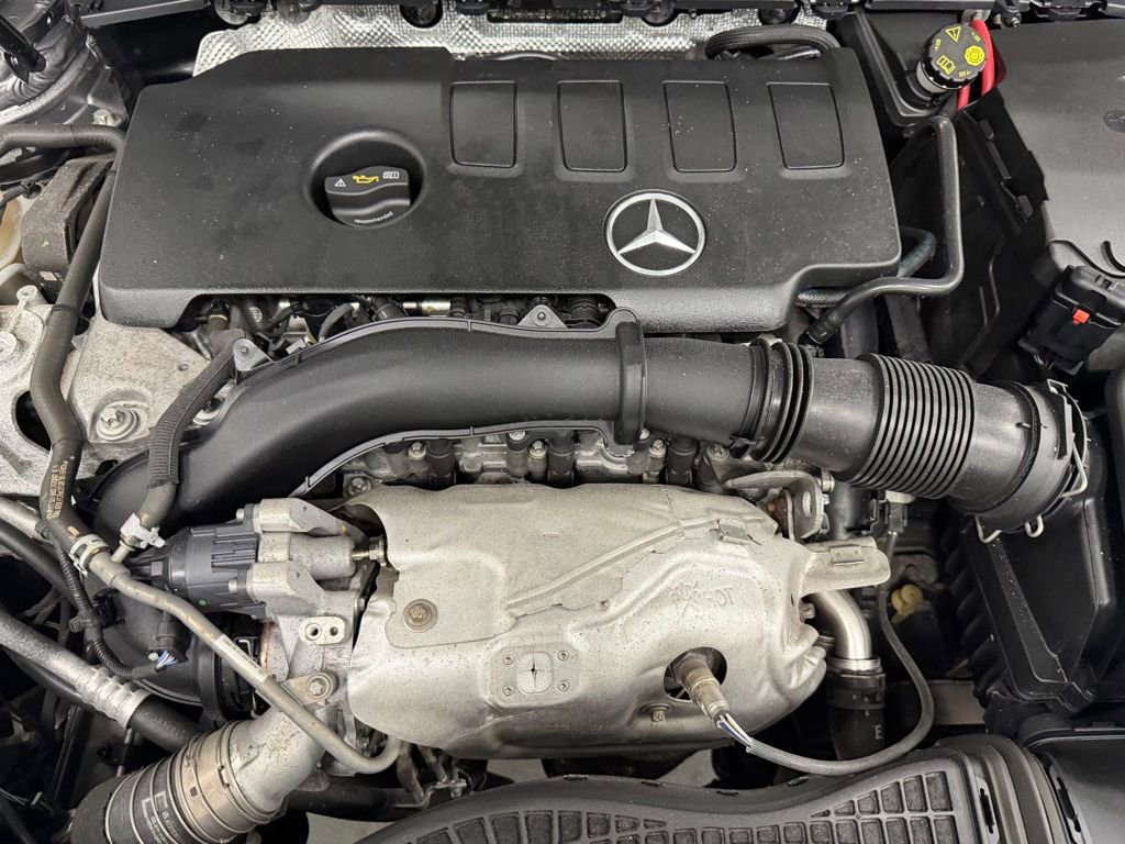 Used 2021 Mercedes-Benz GLB 250 4MATIC image 9