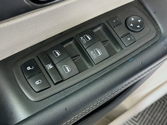 Used 2024 Chrysler Pacifica Touring-L image 19