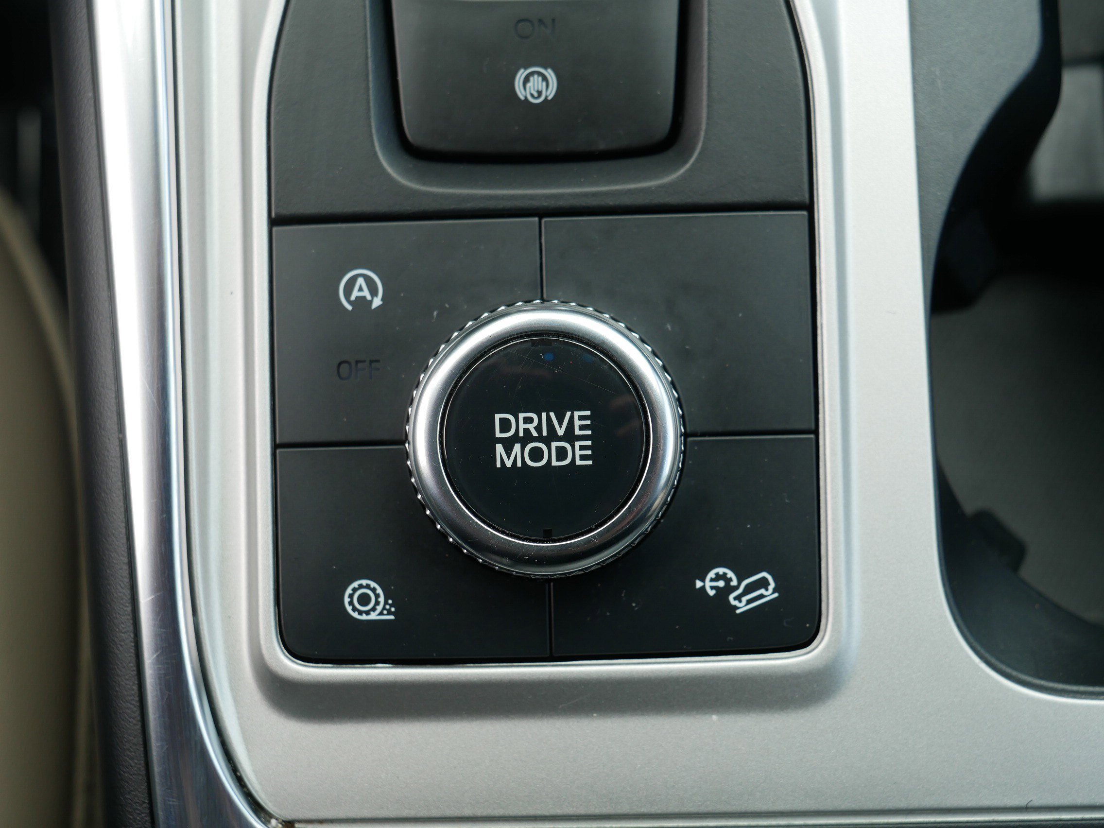 Used 2023 Ford Explorer XLT w/ Equipment Group 202A image 31