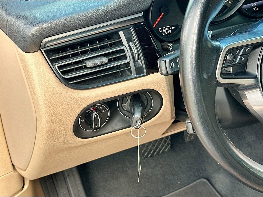 Used 2021 Porsche Macan image 13