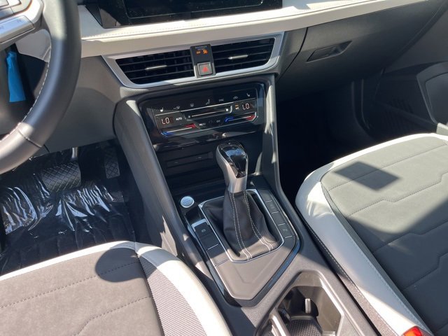 New 2025 Volkswagen Taos SE image 20