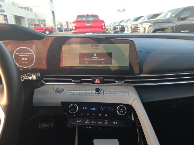 Used 2025 Hyundai Elantra Limited image 12