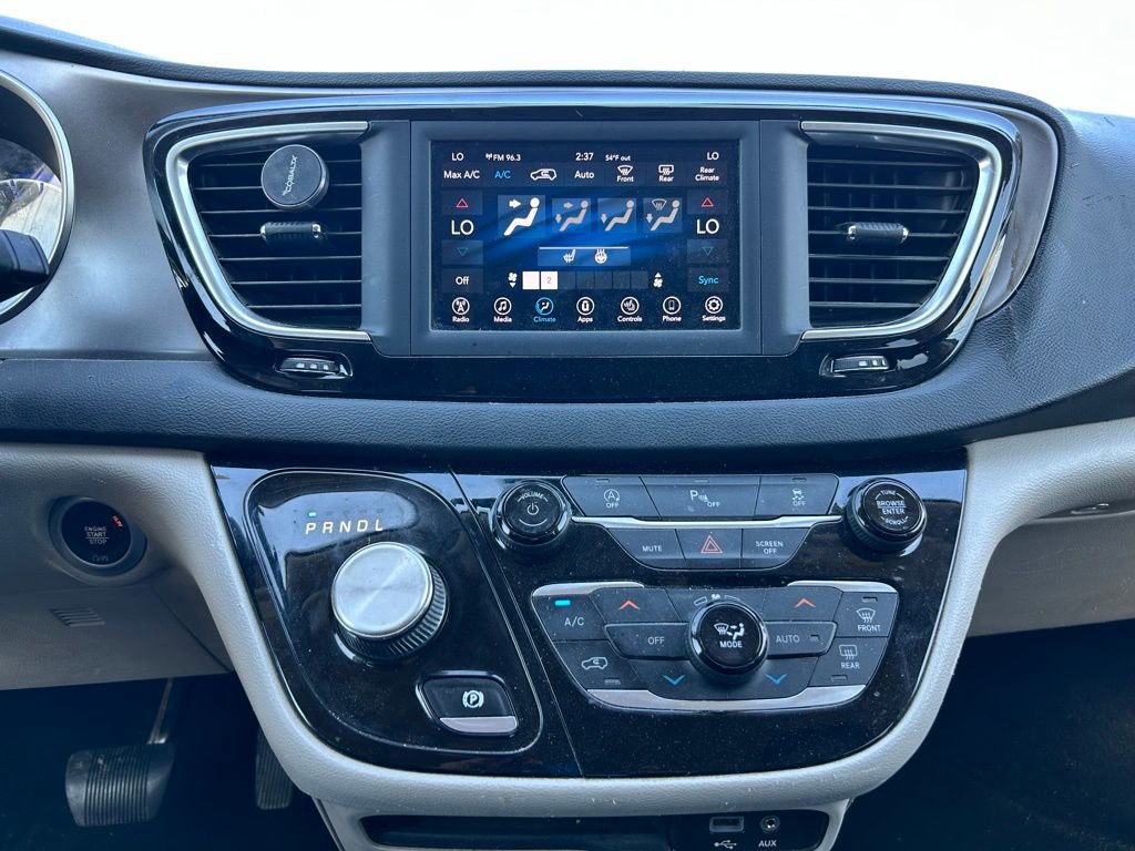 Used 2020 Chrysler Pacifica Touring-L FWD image 26