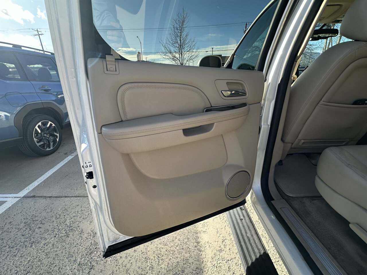Used 2014 Cadillac Escalade ESV Premium image 28