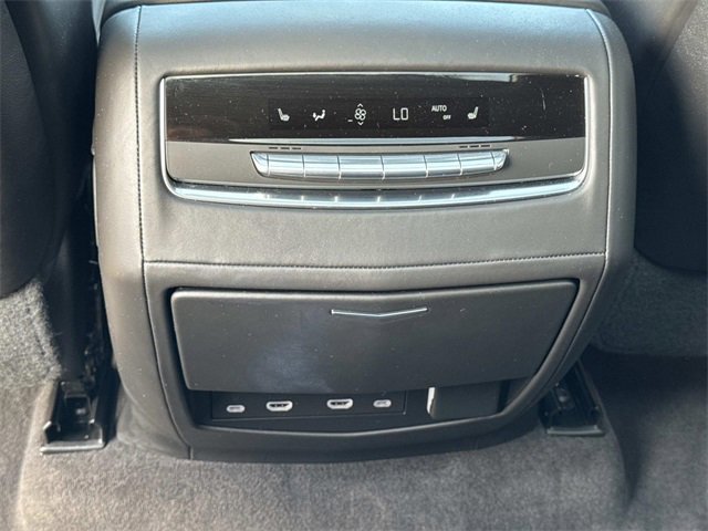 Certified 2022 Cadillac Escalade Sport Platinum w/ Heavy-Duty Trailer Package image 16