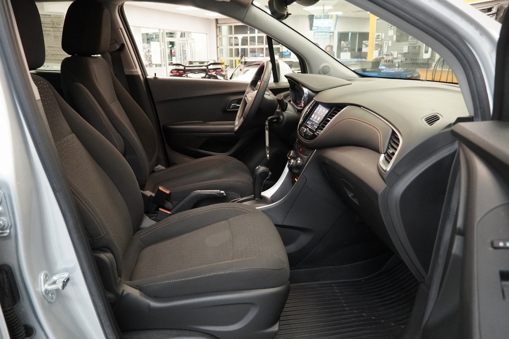 Used 2021 Chevrolet Trax LS image 31