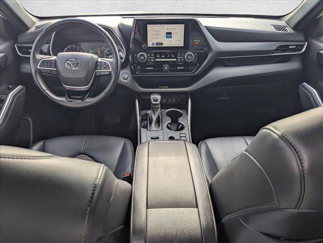 Used 2023 Toyota Highlander XSE FWD image 16