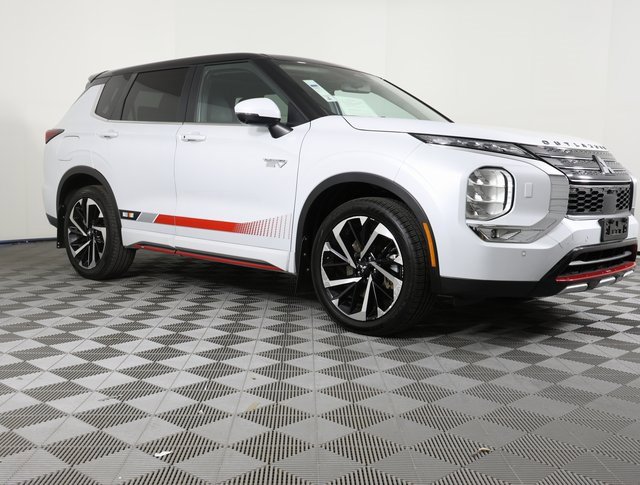 Used 2024 Mitsubishi Outlander Ralliart image 3