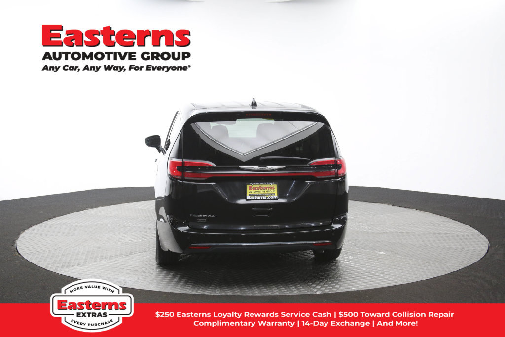 Used 2023 Chrysler Pacifica Touring-L FWD image 38