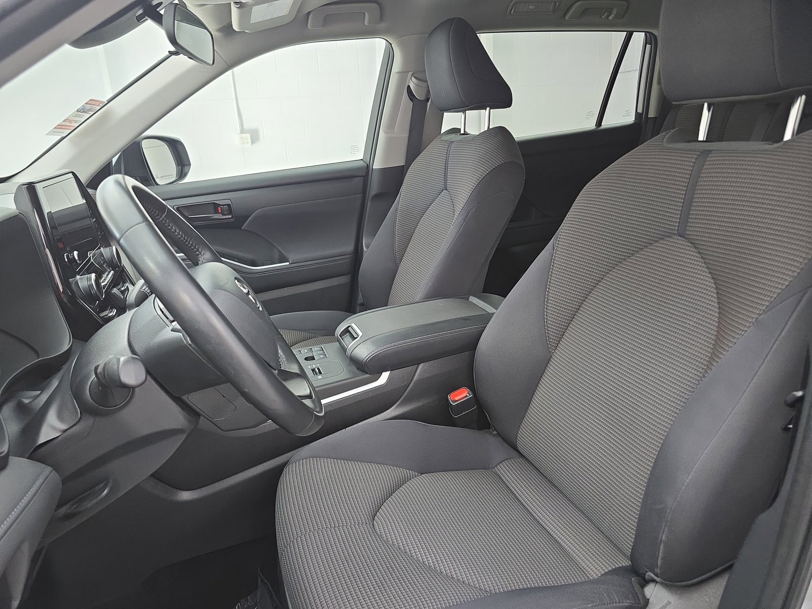 Used 2023 Toyota Highlander L image 16