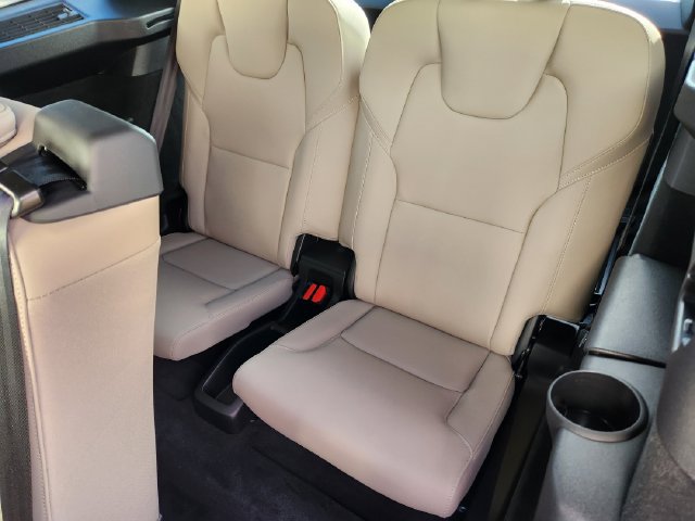 Certified 2025 Volvo XC90 T8 Plus w/ Protection Package Premier AWD/4WD image 17
