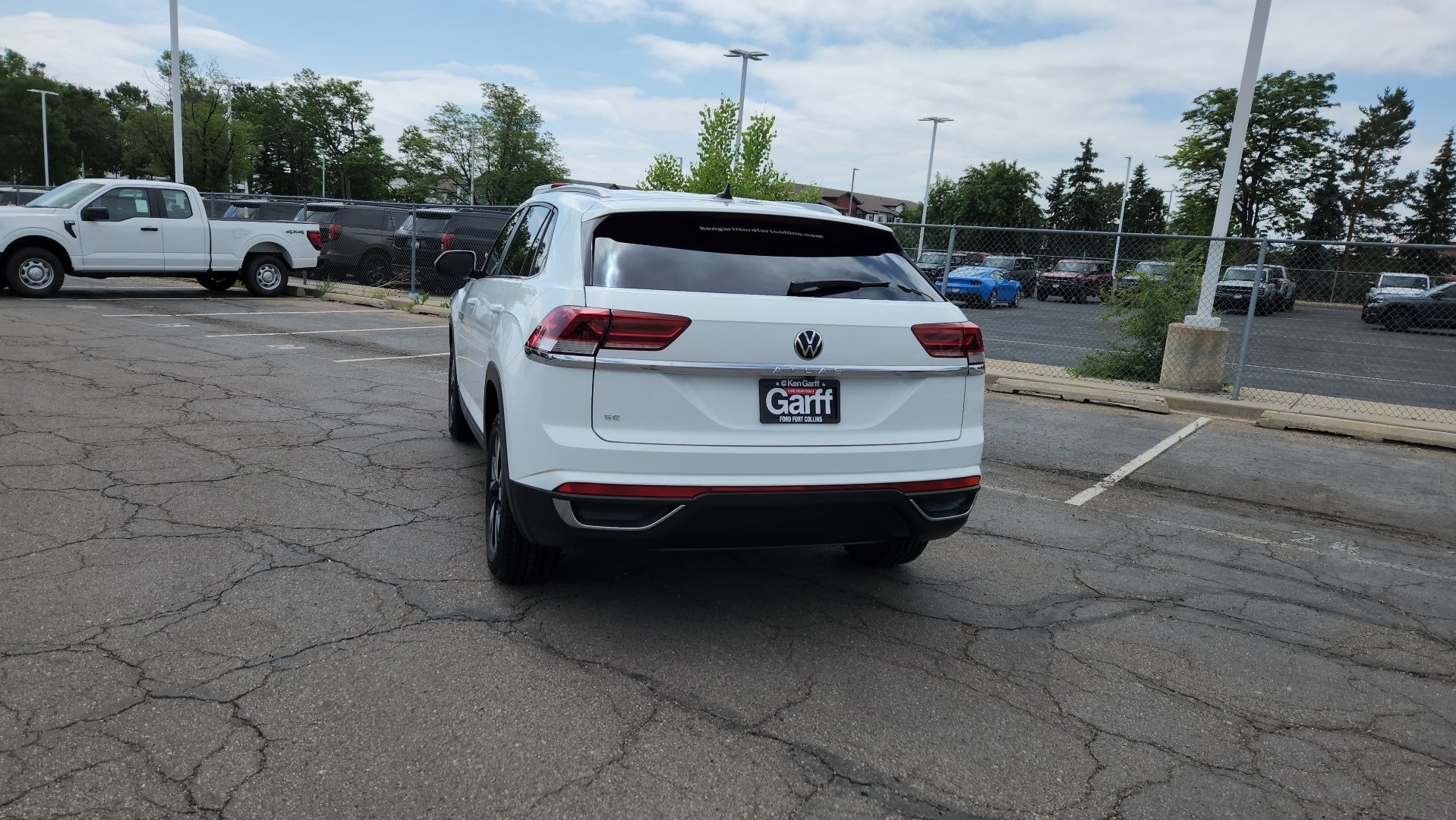 Used 2022 Volkswagen Atlas Cross Sport SE FWD image 8