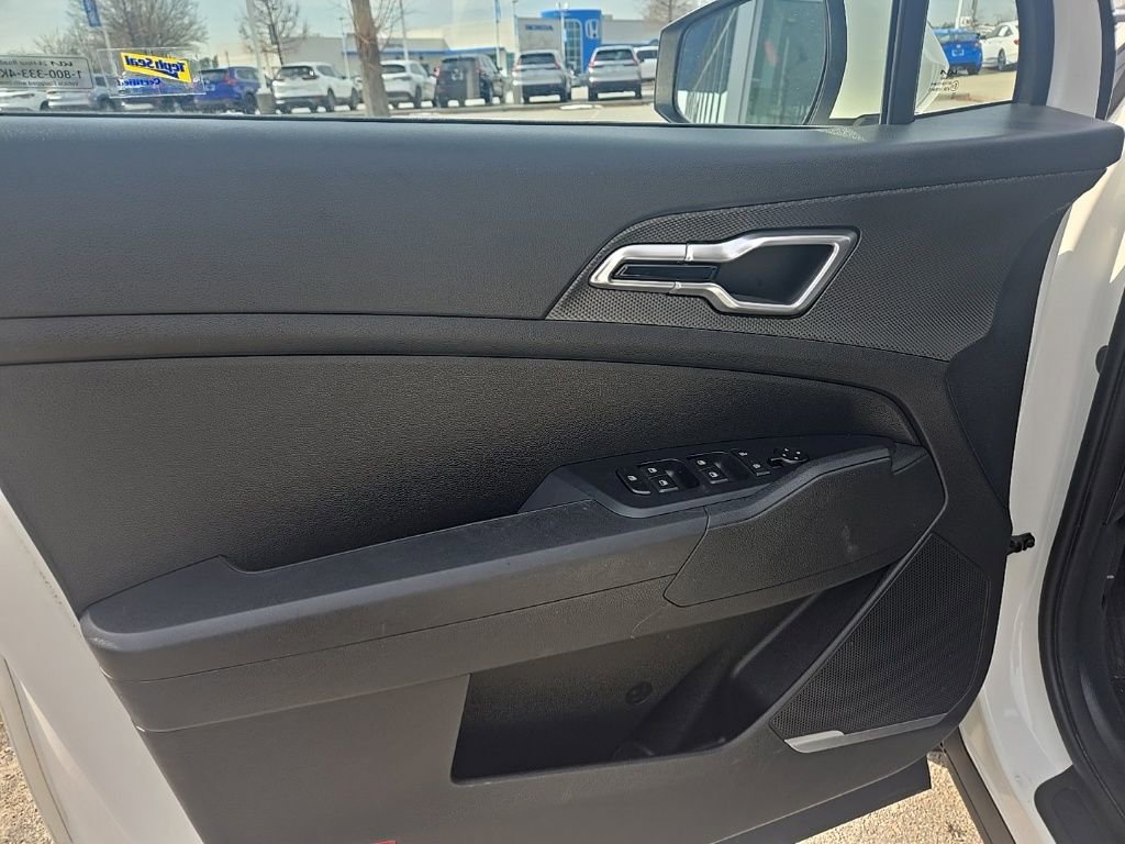 Used 2024 Kia Sportage LX image 14