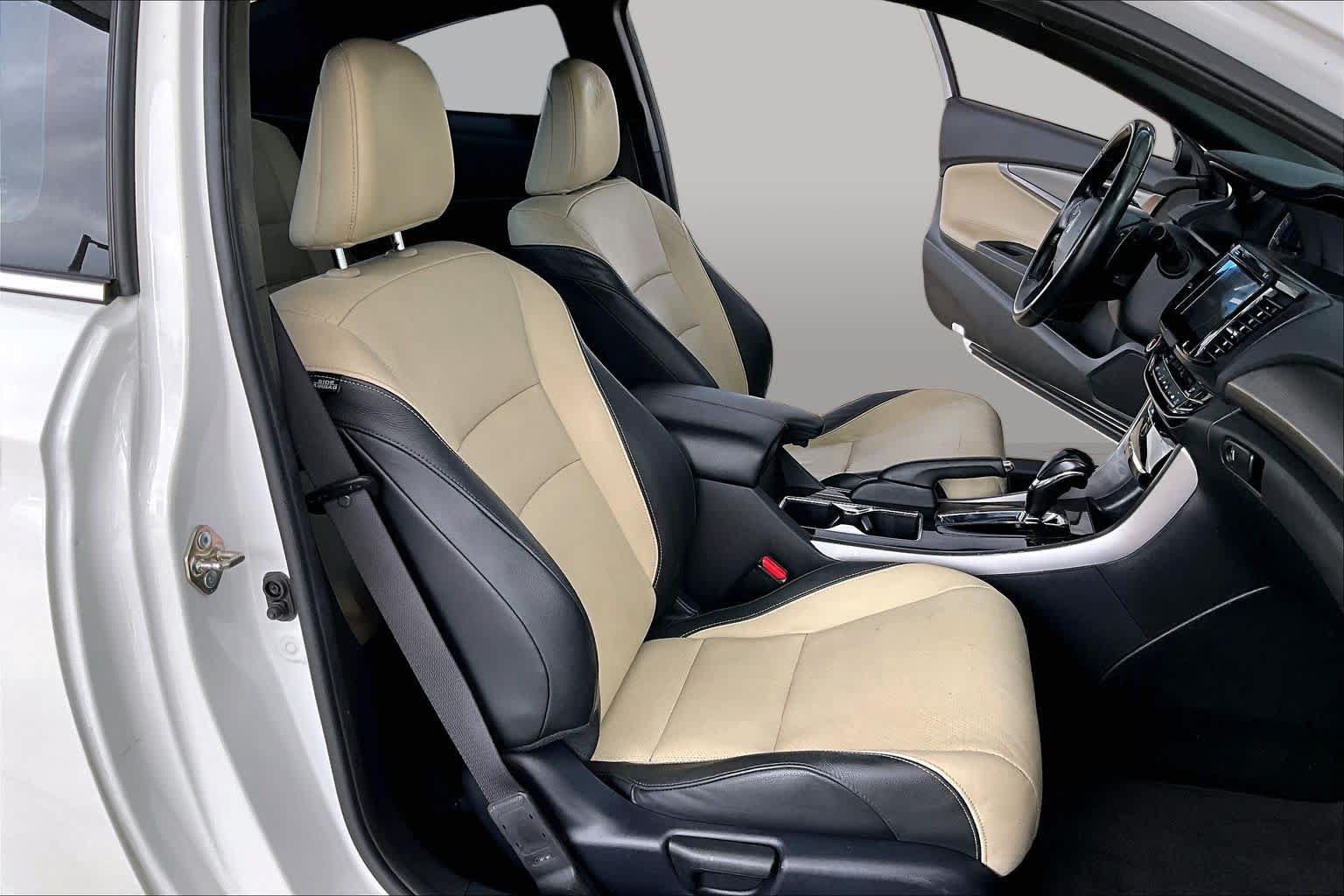 Used 2016 Honda Accord Touring image 9