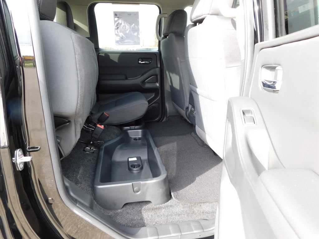 Used 2024 Nissan Frontier SV w/ Hardbody Edition AWD/4WD image 32